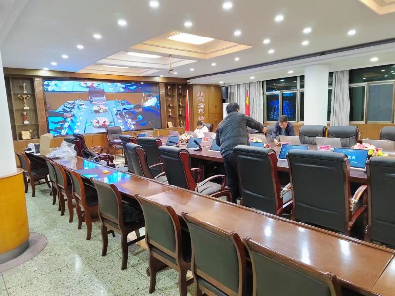 實(shí)驗(yàn)中學(xué)會議室